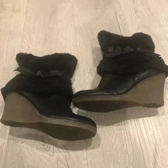 Baretrap boots—women - Picture 1 of 6